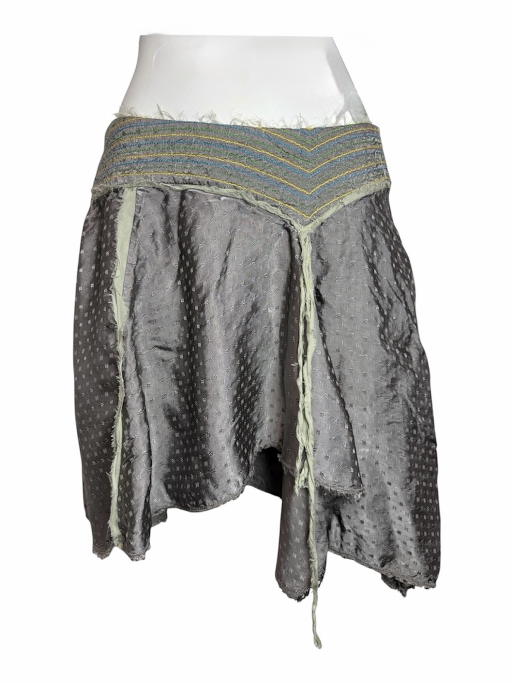 Cusco Barcelona Asymmetrical Silk Blend Mini Skirt Vintage Y2K Gray 2 Chevron